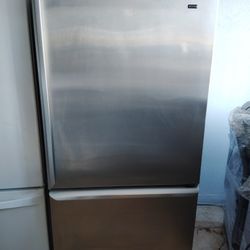 Kenmore Refrigerator Bottom Freezer Everything Good.