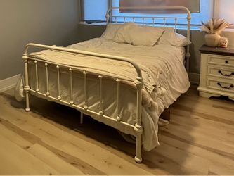 White Metal Queen Bed Frame - Great Condition!