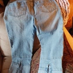 Women's Size 4 Capris 