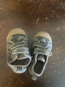Boys size 5 shoe