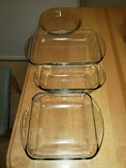4 Piece Glass Bakeware Set (No Brand)
