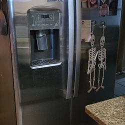 Refrigerator 