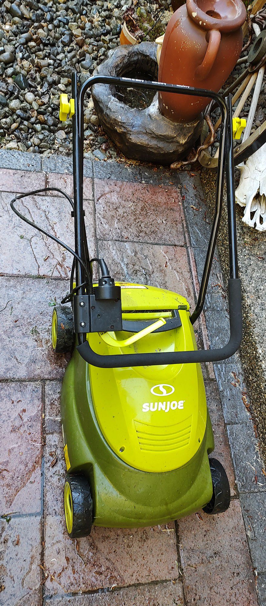 Sunjoe Electric Lawnmower 
