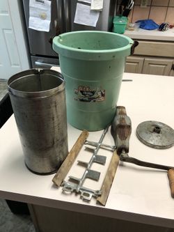 ALASKA HOSTESS HOME MADE ICE CREAM MAKER