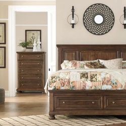 Flynnter Medium Brown Footboard Storage Platform Bedroom Set
