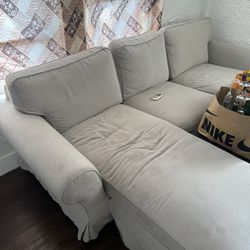 MOVING OUT!!!! COUCH IN GOOD CONDITION WASHABLE PILLOWS 