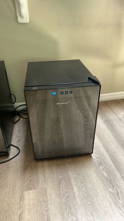 Koolatron Mini Fridge / Wine Cooler