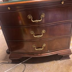 2 Mahogany Wooden Nightstands 