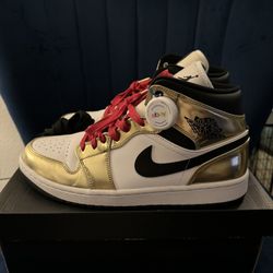Size 11 Nike Air Jordan 1 Mid SE Metallic Gold Black White DC1419700
