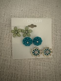 New Flower Earrings Set (Never Worn)