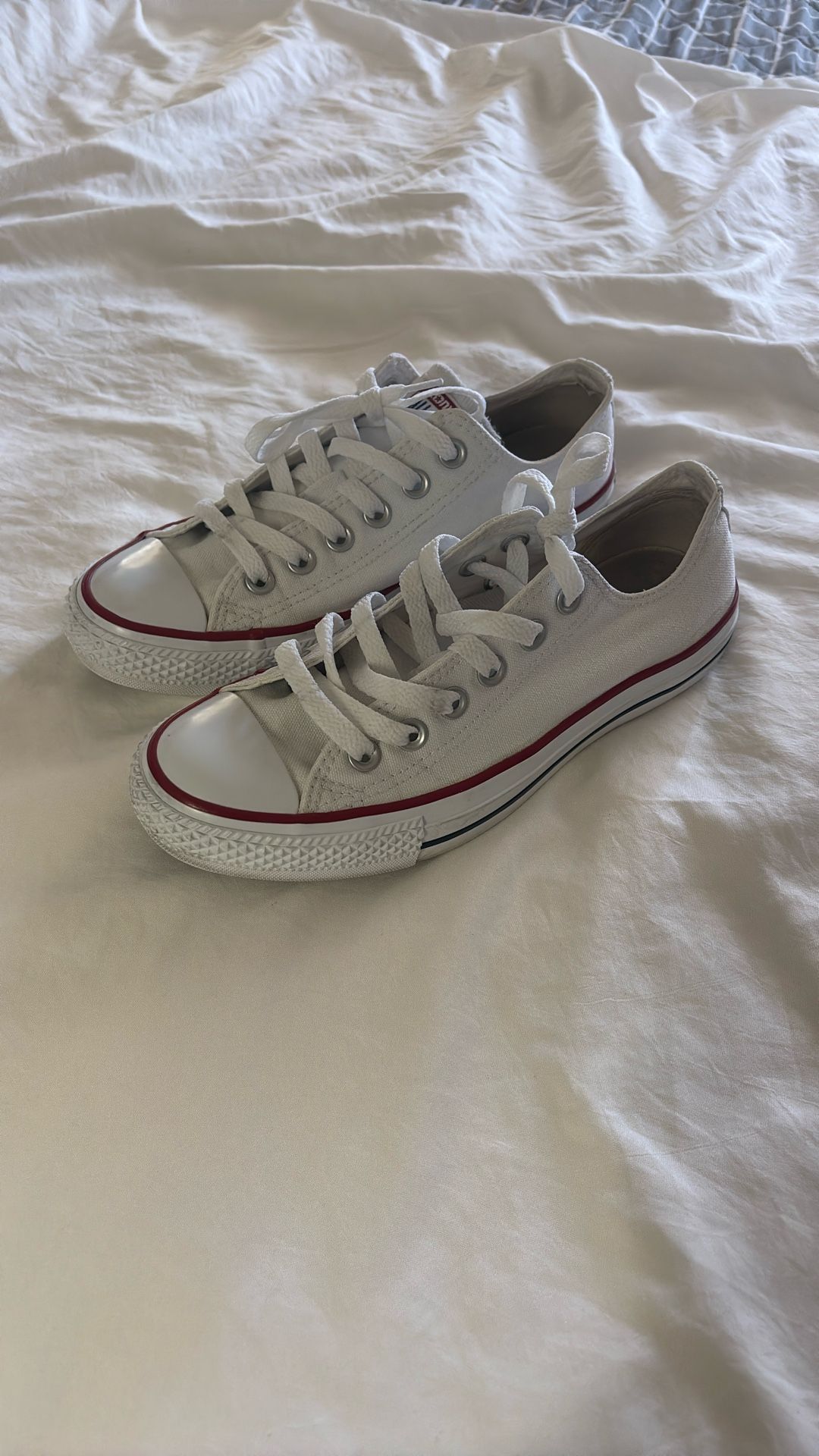 White Converse Man Size 6, Woman Size 7