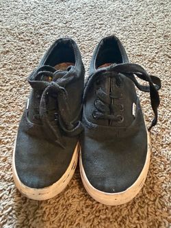 Hurley youth size 2 shoe (black)