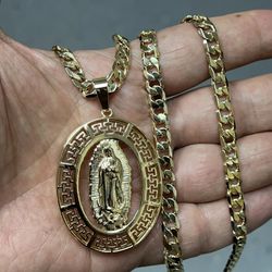 14k premium gold plated pendant and Cuban necklace ✨✨✨