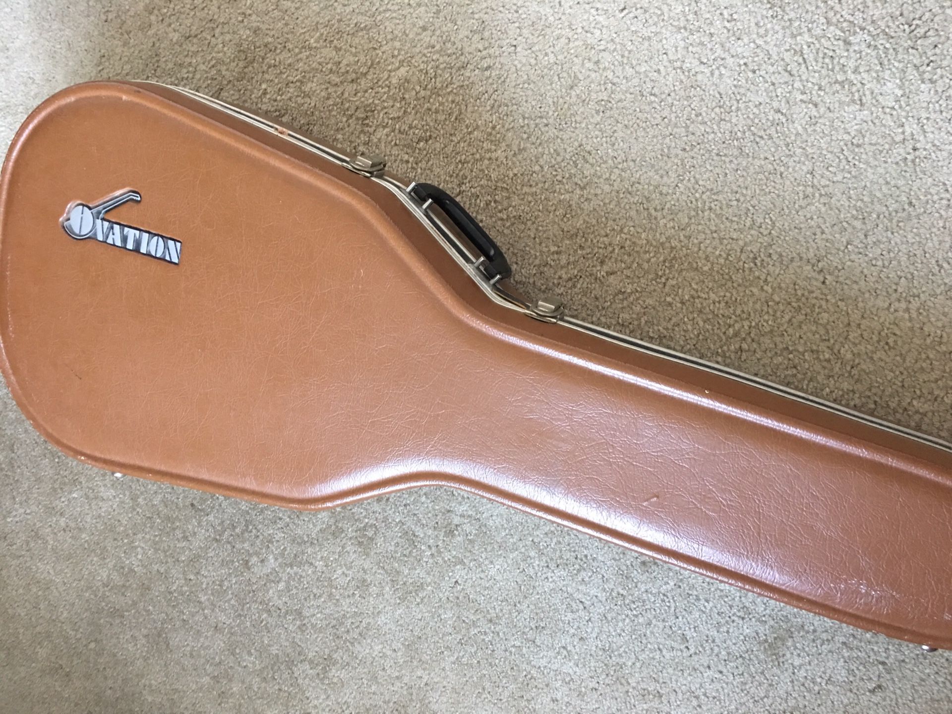 Ovation vintage hard guitar case