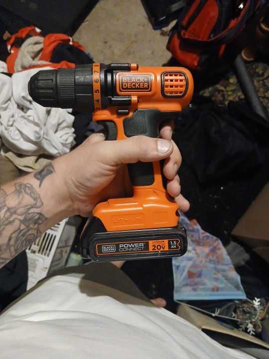 Black And Decker 20V MAX Lithium Drill/Driver