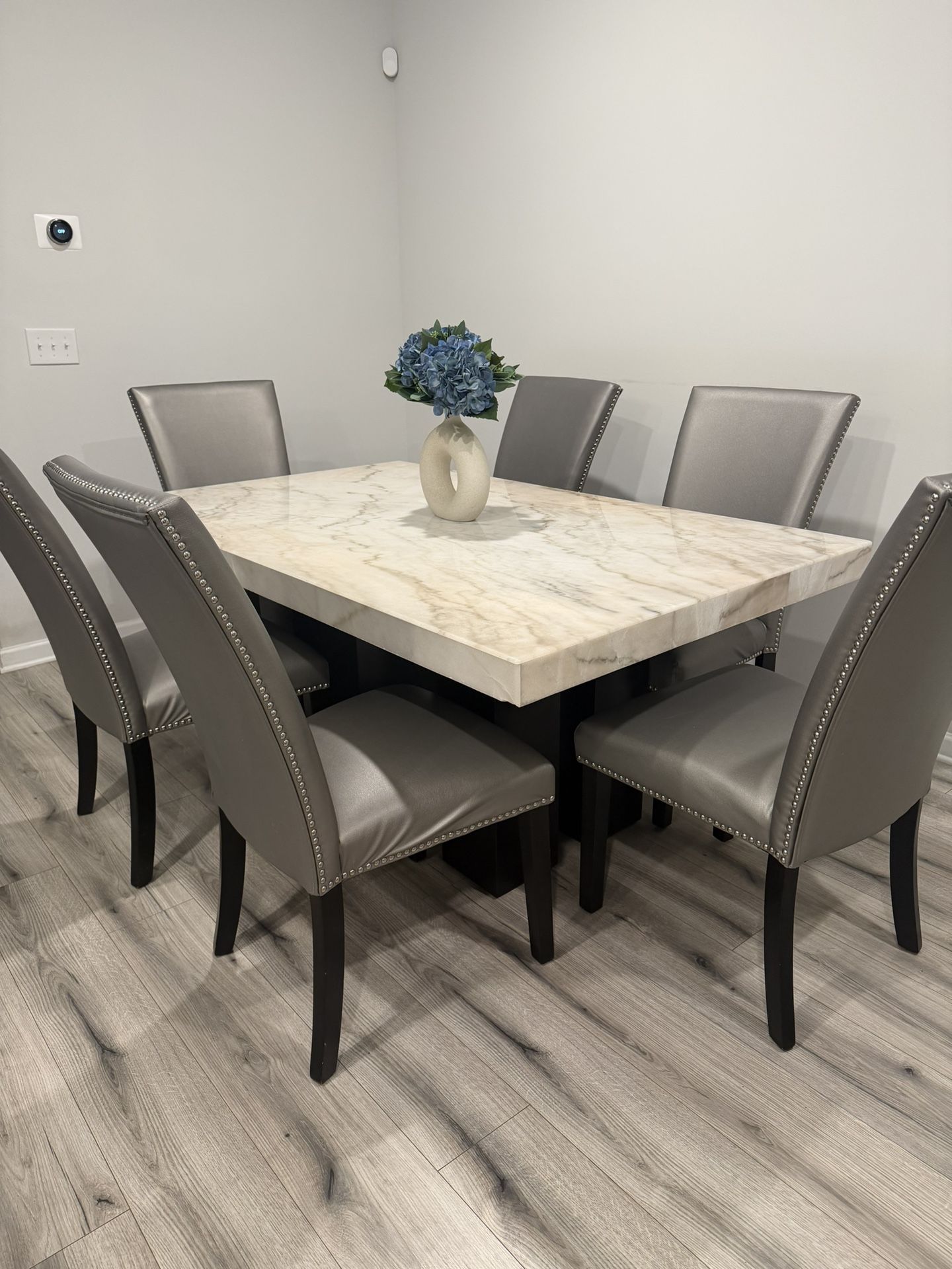 Marble-Top Dining Table with 6 Padded Chairs – Excellent Condition