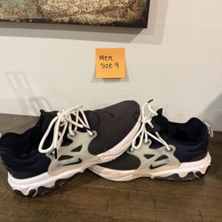 Men’s Nike size 9