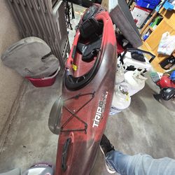 Old town FISHING Kayak Angler DLX 10FT with paddle