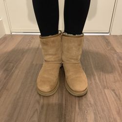 UGG Women Size 6