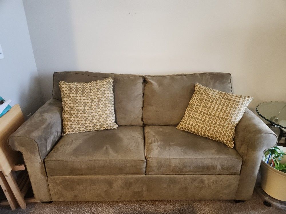 Couch W/ Pull Out Bed