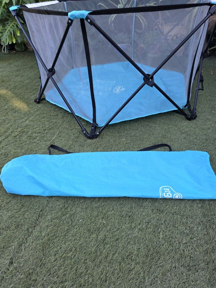 Portable Play Yard Sets Up In Seconds