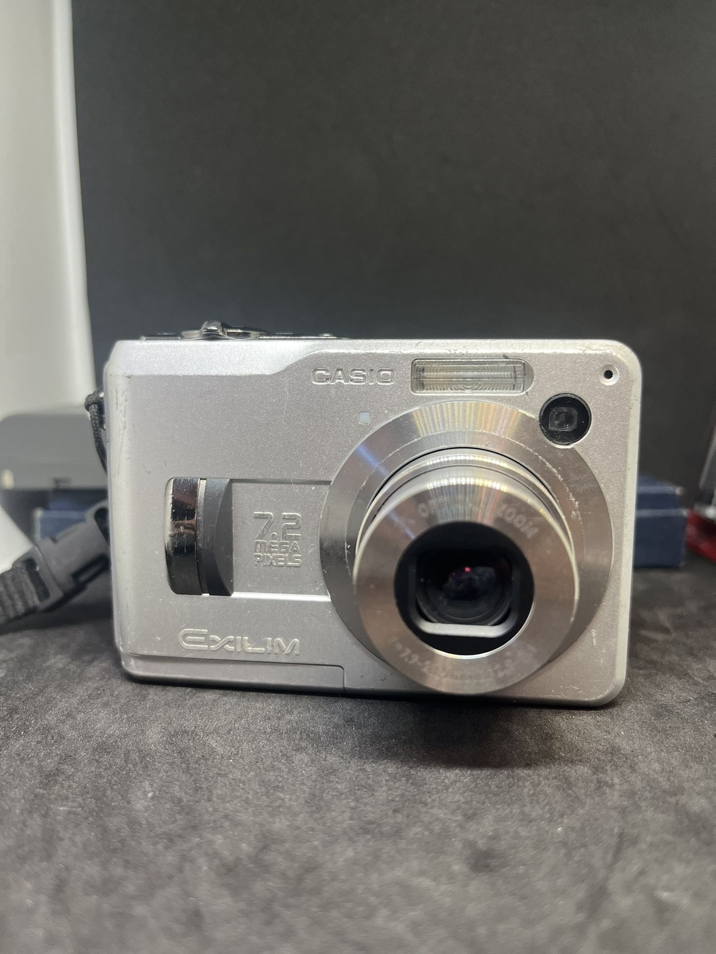Casio Exilim EX-Z120 7.2MP Compact Digital Camera Silver