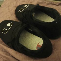 Champion Slippers Size 10