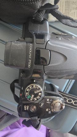 Nikon Coolpix P530 Camera Bundle – Untested