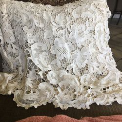 Vtg. Cotton Crochet floral design table cloth