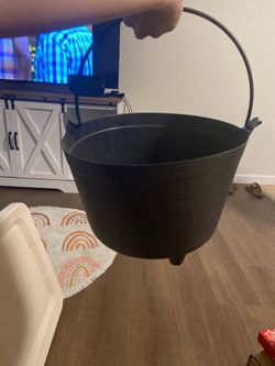 Cast Iron Cauldron with Handle