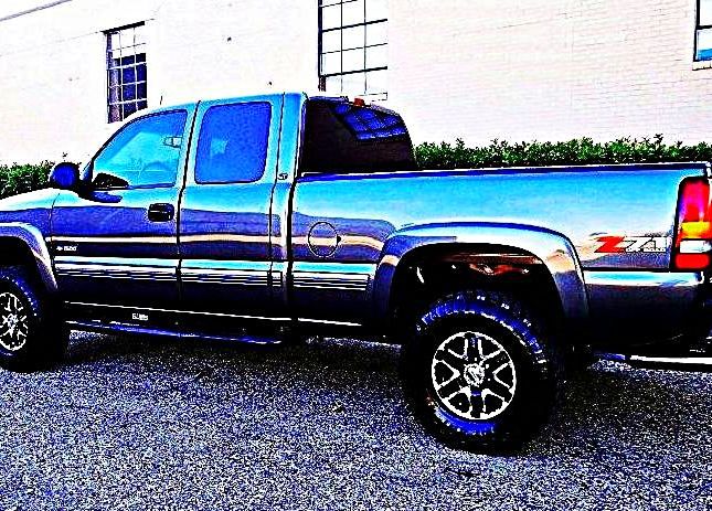 ֆ12OO 4WD Chevrolet SIlverado 4WD