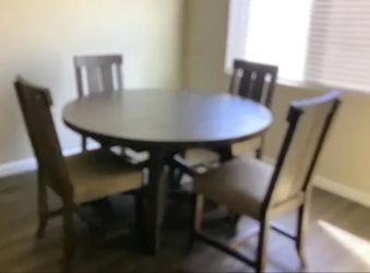 Kitchen or dinette table w/4 chairs & 18” leaf
