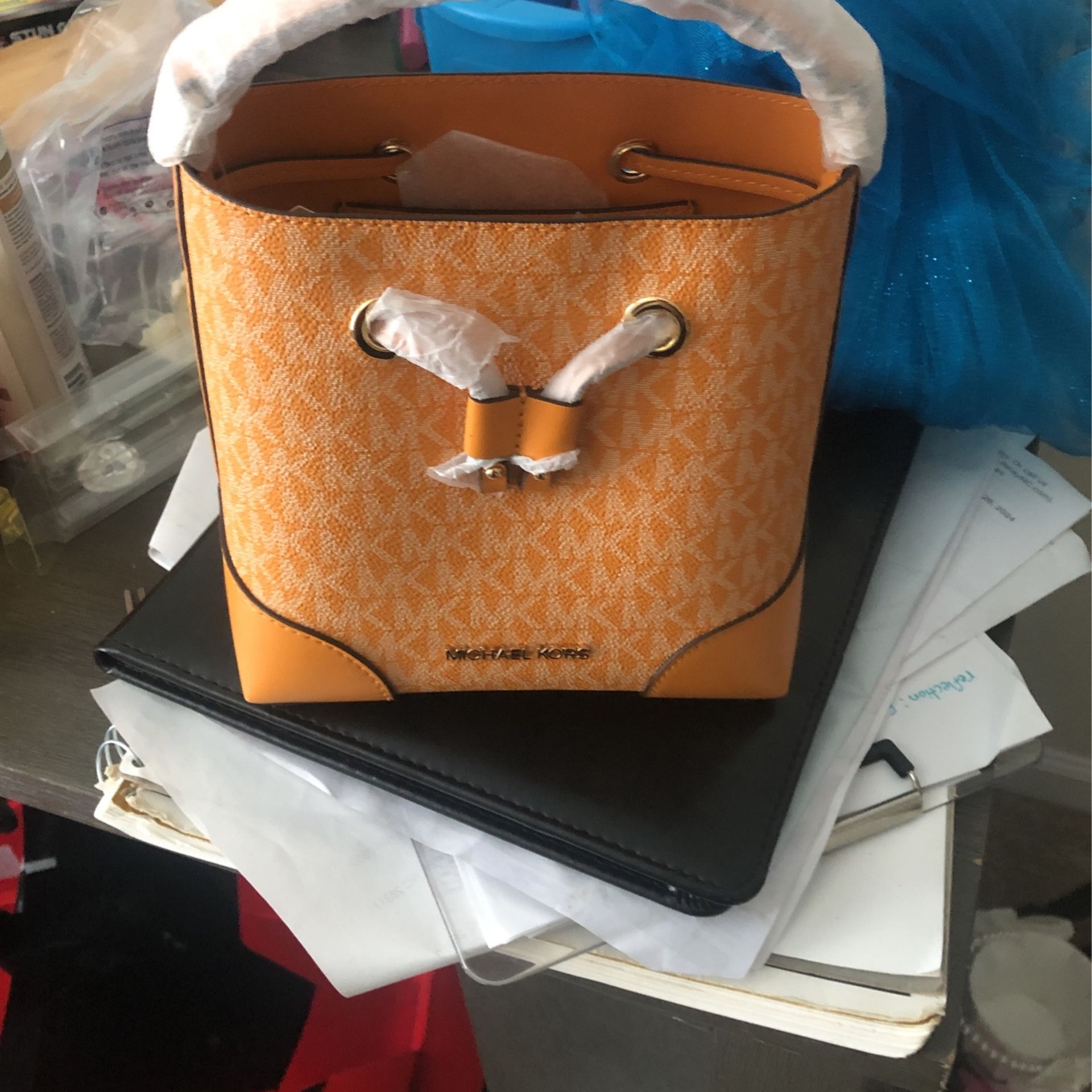 Michael Kors Mercer Small Drawstring Bucket Messenger Bag