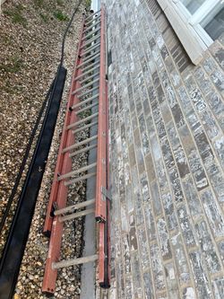 30-Foot Extension Ladder – Aluminum Fiberglass Rails