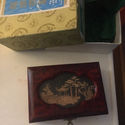 Vintage very nice handcrafted China jewelry box 3-D only $15