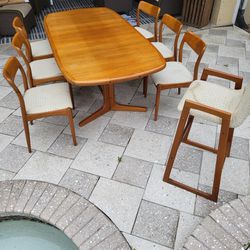 Danish Modern Mid Century solid Teak Dinning rm set w bar stools