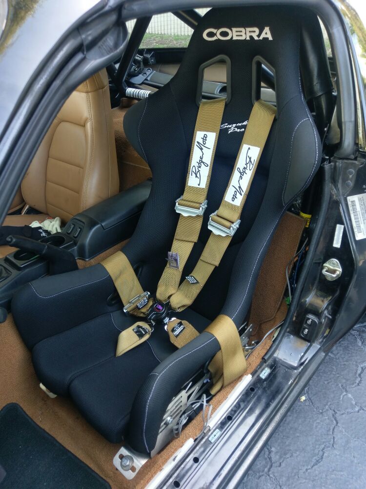 Suzuka Pro S seat, Bridgemoto 6 point harness, Garage Star Seat Rails