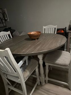 farmhouse, kitchen table and chairs