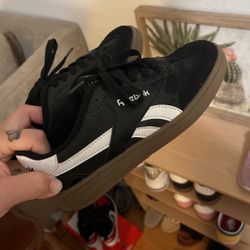 Boys Reebok Shoes Sz 3 Youth