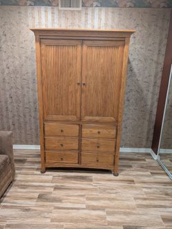 Oak entertainment unit