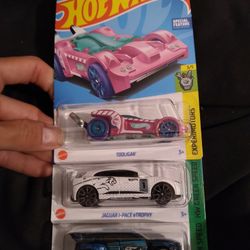 Hot Wheels Treasure Hunt TH Ford Jaguar Netflix