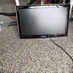 Samsung 22” LED TV – Works Great !