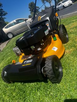 LAWN MOWER CRAFTSMAN  PROFESSIONAL  COMERCIAL PRO SERIES  8.5 HORSEPOWER 190cc OHV  FRONT WHEELS DRIVE  VERY GOOD CONDITION   BIG REAR WHEELS