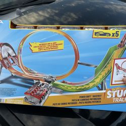 Hot Wheels Power Shift Raceway Track Set w/ 5 Cars Stunt Loop Race Track NEW