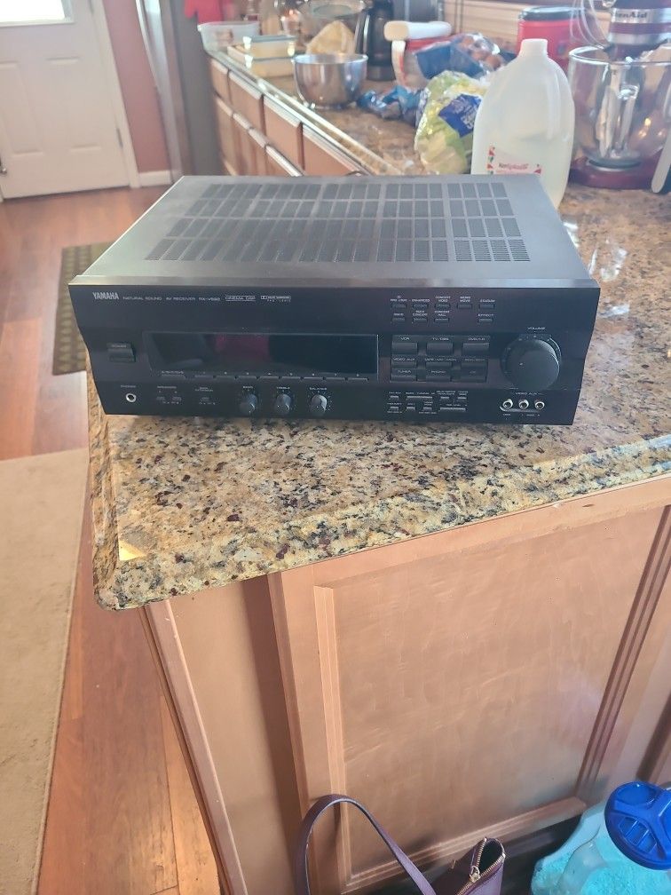 Yamaha AV Surround Sound Stereo Receiver RXV592