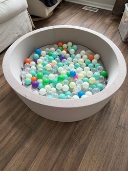 Kids Foam Ball Pit with Balls