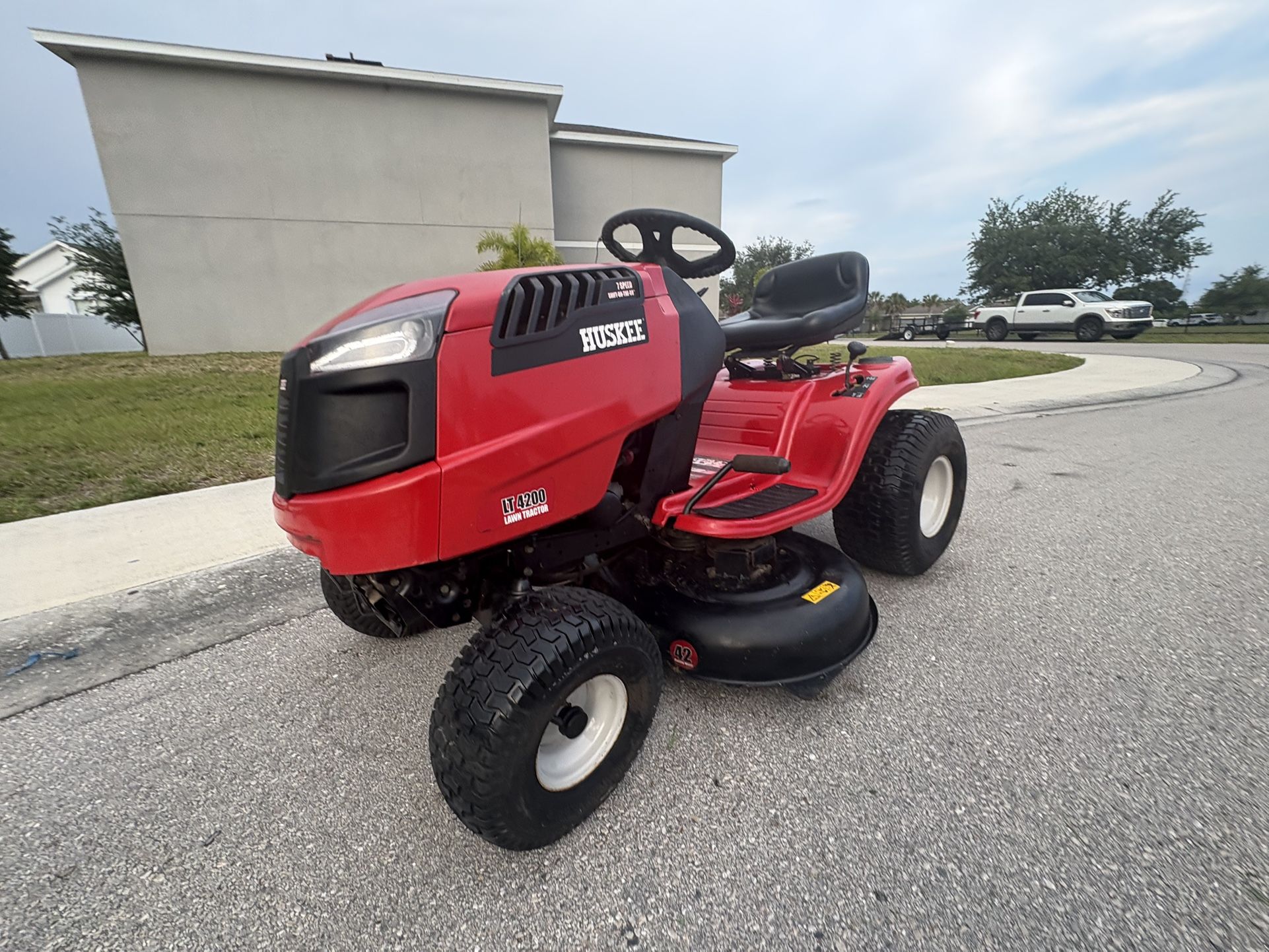 Huskee LT 4200 Riding Lawnmower- FREE DELIVERY