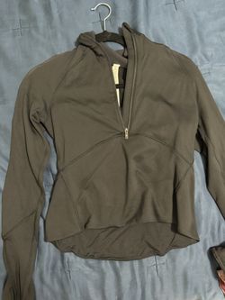 Lululemon Long sleeve Crops Half Zip Up