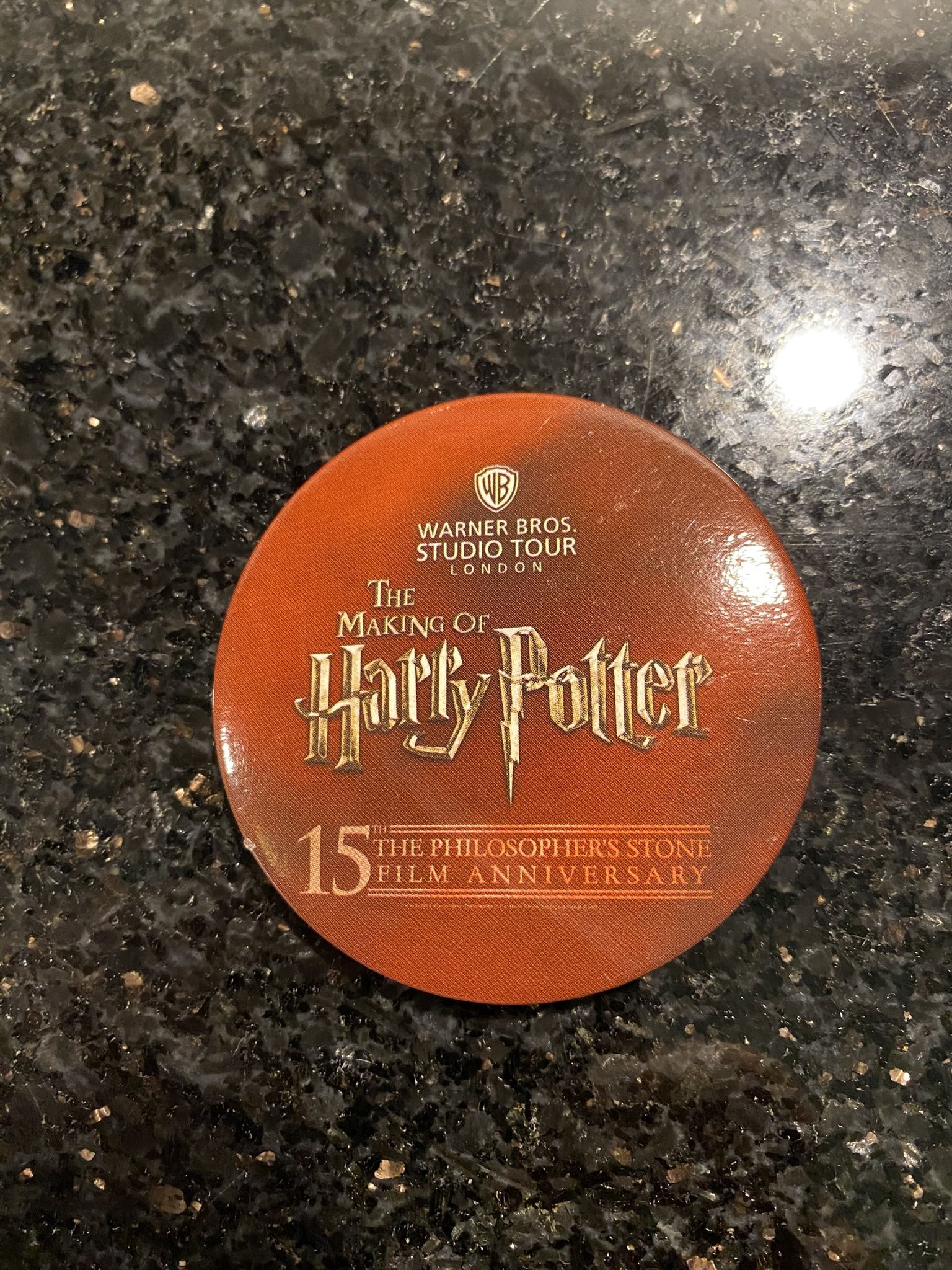 Rare WARNER BROS. STUDIO TOUR LONDON The Making of Harry Potter PIN-BACK BUTTON