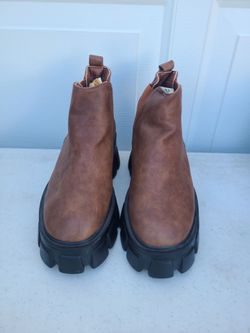 Women boots/67th ave and Thomas